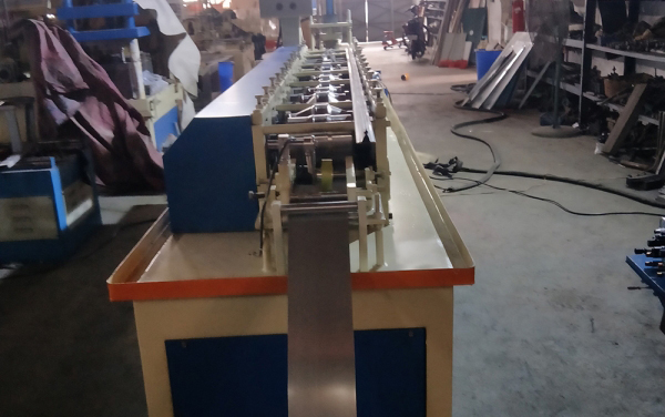 方通龙骨机,龙骨机厂家,轻钢龙骨机厂家