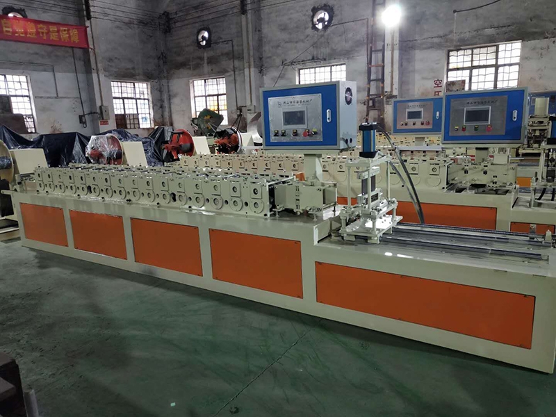 如何选择高精度轻钢龙骨机厂家